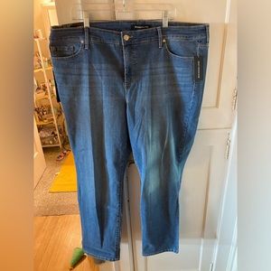 NWT Bandolino Mandie style jeans. Size 18W